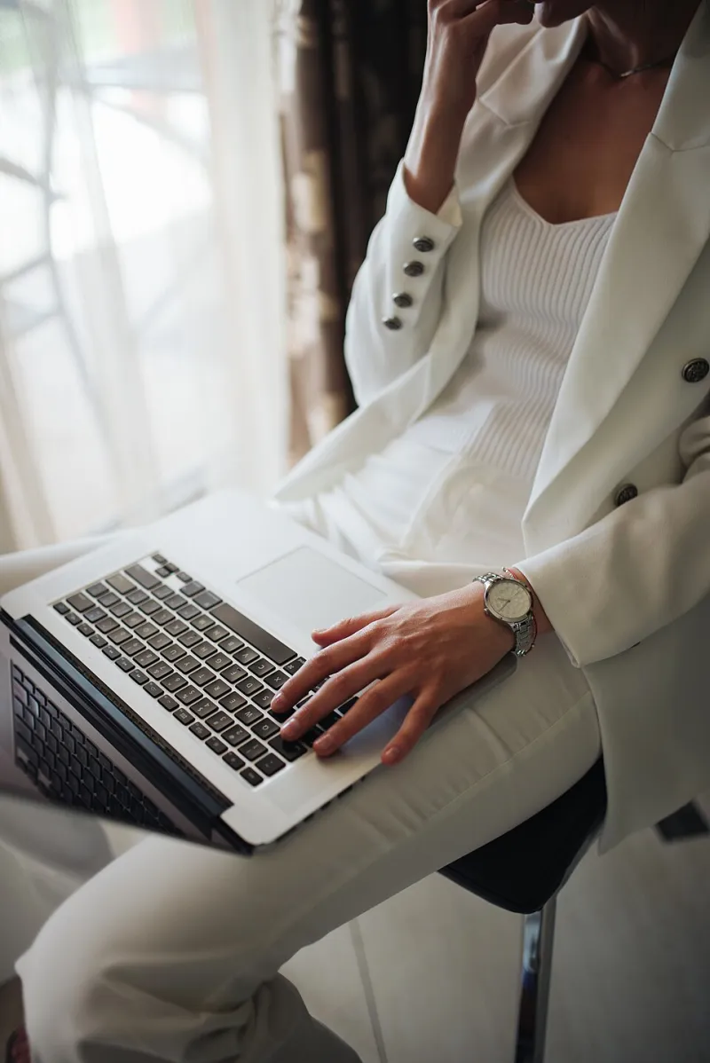 Why Road Warriors and Remote Workers Are Making Downloaded Entertainment Their Secret Weapon
